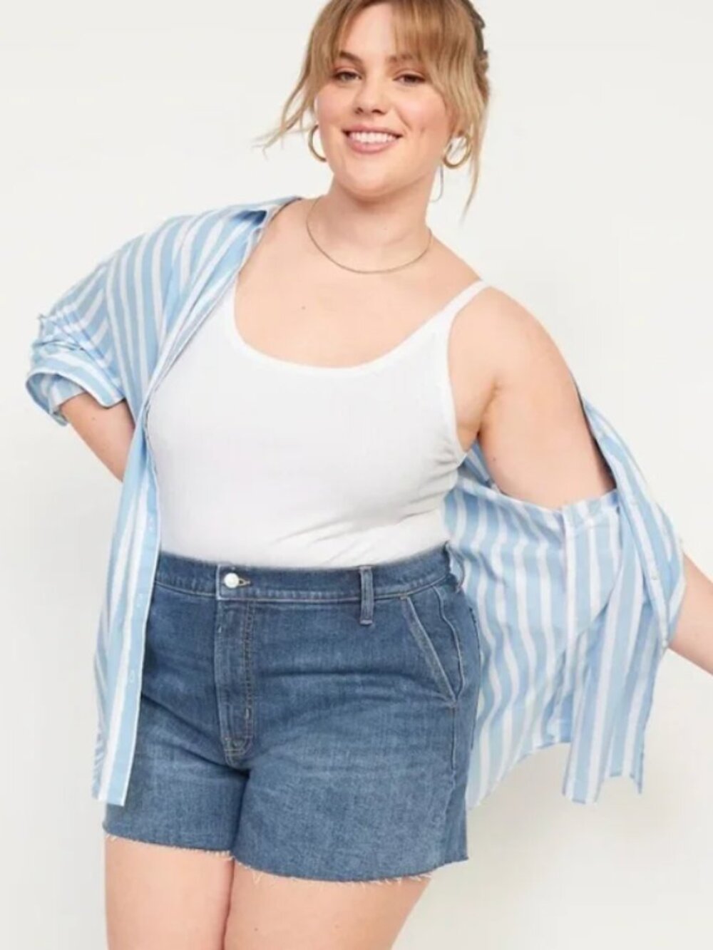 Old Navy Higher High-Rise Sky-Hi A-Line Denim Shorts in Women's US Size 10